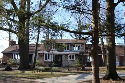 Expansive Home on the Lake