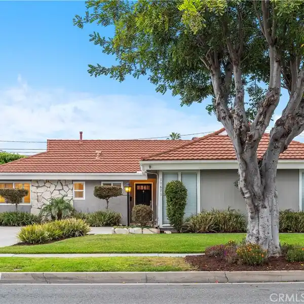 BEAUTIFULLY MAINTAINED HOME IN COVETED ROSSMOOR HIGHLANDS