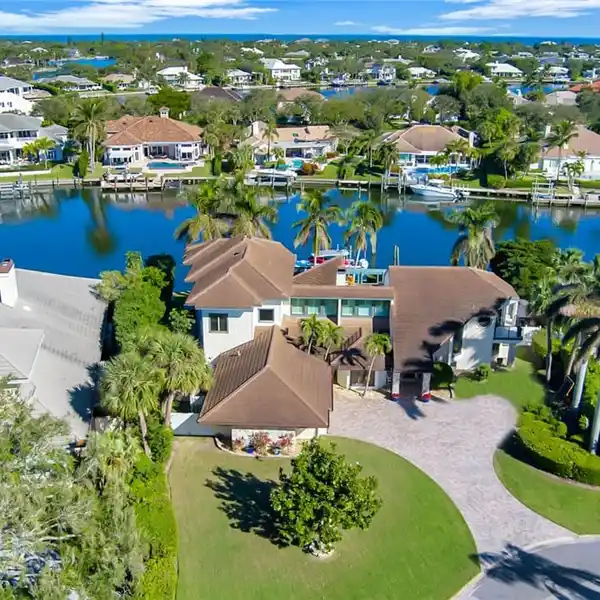 SPACIOUS WATERFRONT ESTATE IN THE MOORINGS