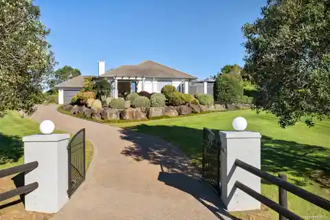 Immaculately Presented Brick and Tile Residence