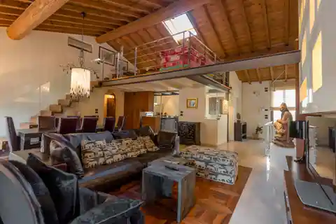 Large Luxury Apartment in Verona