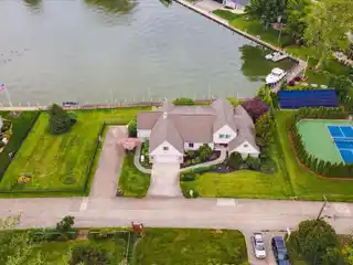 Luxury Lakefront Retreat