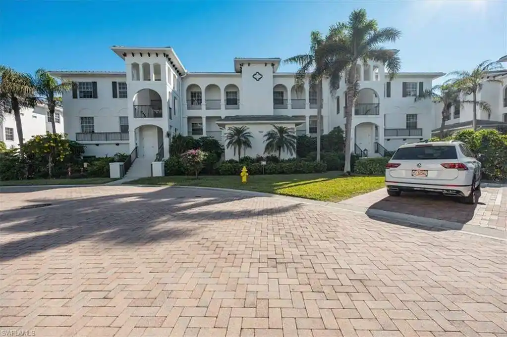 End Unit with the Best Floor Plan in Breakwater