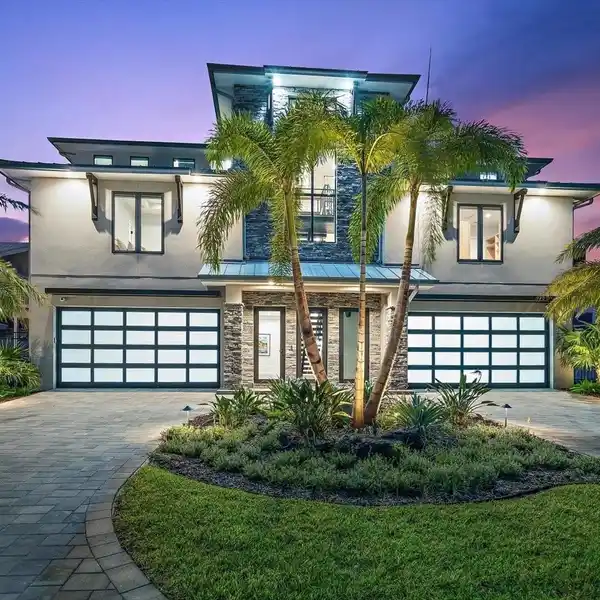 SPECTACULAR RECENTLY CONSTRUCTED CUSTOM HOME