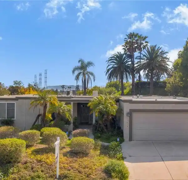 THE PERFECT CALIFORNIA LIFESTYLE IN GRANADA HILLS