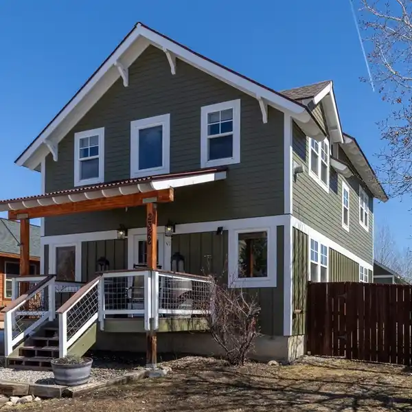 CHARMING MOUNTAIN-VIEW WEST END VILLAGE