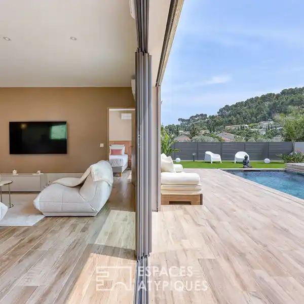 STYLISH FAMILY VILLA IN QUIET COASTAL SETTING