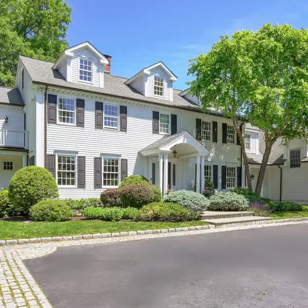 TIMELESS DESIGN WITH THOUGHTFUL SCALE IN HOYT FARM