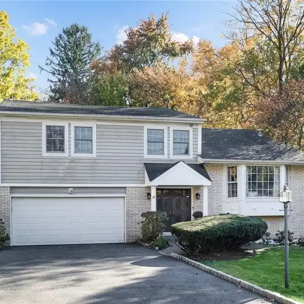 STUNNING COLONIAL PERFECT FOR ENTERTAINING