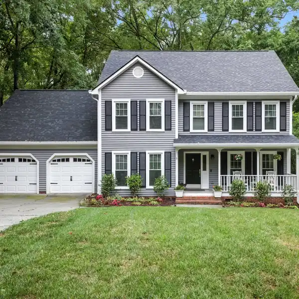 UPDATED HOME IN DESIRABLE PARK CROSSING