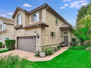 Charming Residence in Popular Verdigris