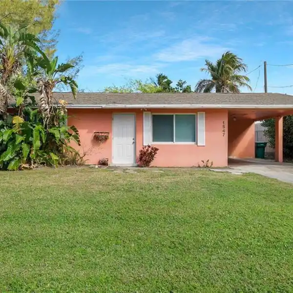 GREAT OPPORTUNITY IN LAKE PARK