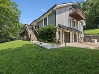 Private Retreat in the Heart of Oak Hill