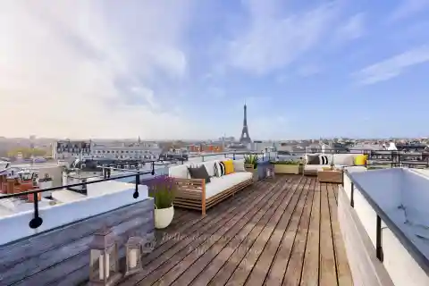 Duplex Apartment in the Prestigious Golden Triangle