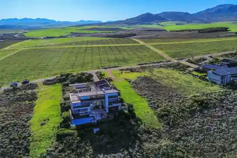 Extraordinary Property in Benguela Cove Wine Estate