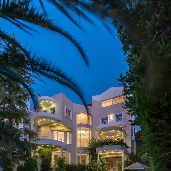 EXQUISITE ARCHITECTURAL GEM