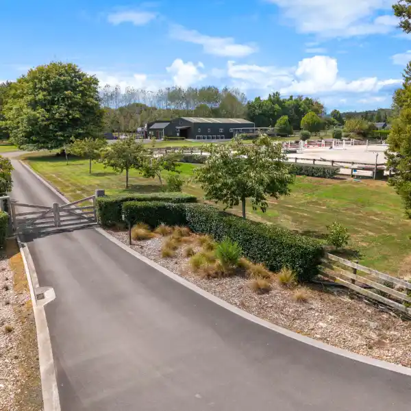 UNIQUE PROPERTY READY FOR A NEW HOME