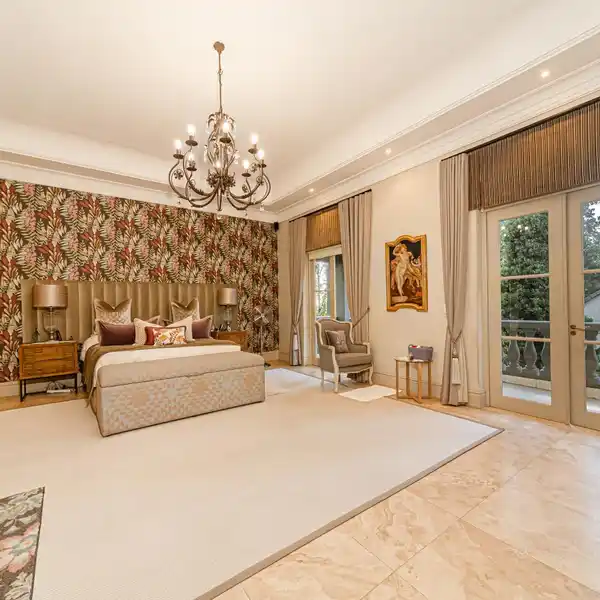 CHâTEAU SOPHISTICATION WITH HYDE PARK PRESTIGE