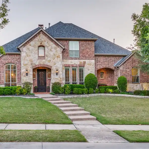 THOUGHTFULLY DESIGNED LUXURY HOME IN CASTLE HILLS
