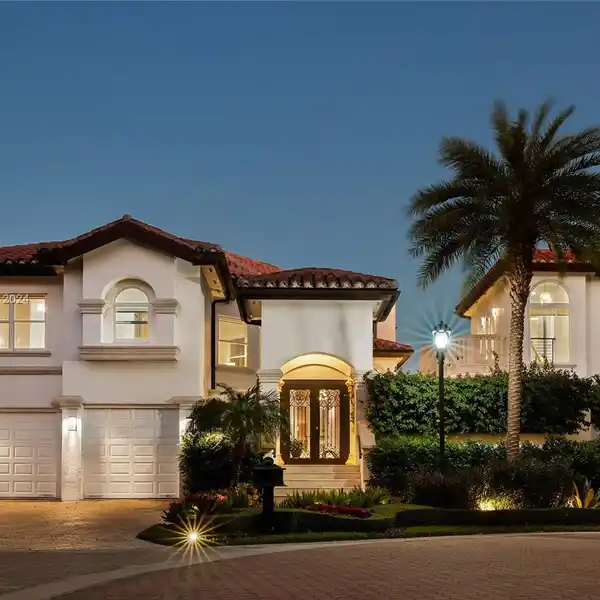 BEAUTIFUL HOME UPDATED TO THE HIGHEST STANDARDS