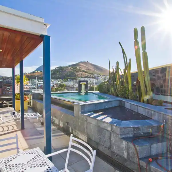 THE FINEST VIEWS OF TABLE MOUNTAIN, THE MARINA & THE CITY – A PENTHOUSE MASTERPIECE