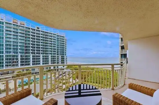 CLASSY OCEANFRONT HOME