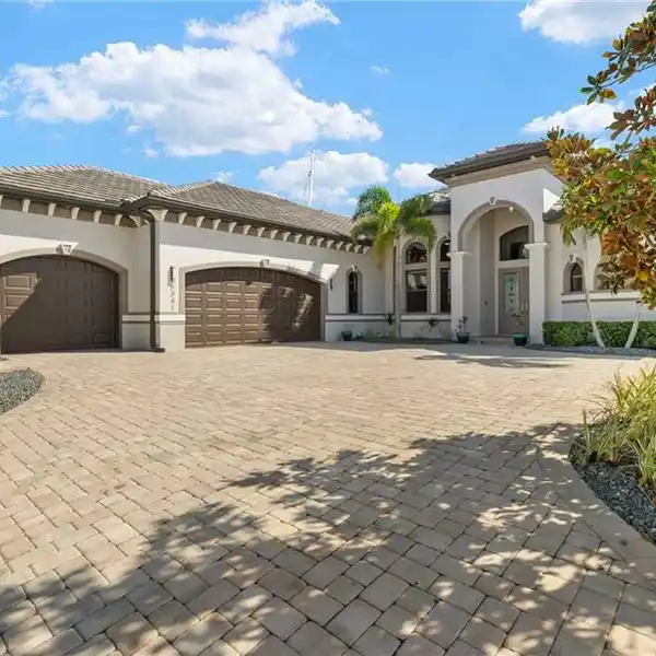 EXCEPTIONAL AWARD-WINNING RESIDENCE