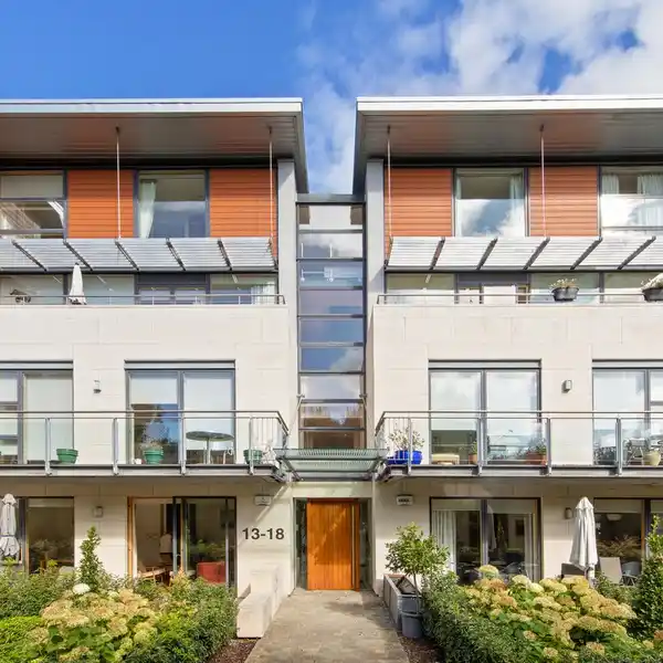 LUXURIOUS DONNYBROOK PENTHOUSE WITH LANDSCAPED GARDENS