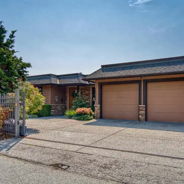 FABULOUS HOME WITH SWEEPING OCEAN VIEWS