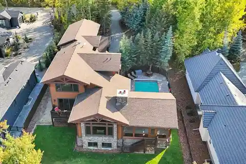 Luxury Waterfront Retreat on Honeymoon Bay