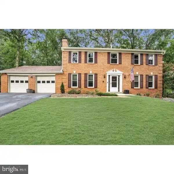 GREAT FALLS COLONIAL WITH PRIVATE CUL-DE-SAC RETREAT