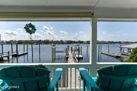 Peaceful Views over the Waterway