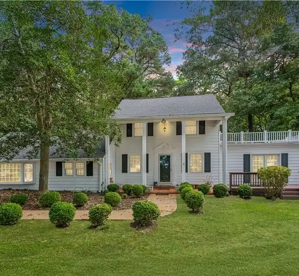 PRIVATE 11-ACRE WATERFRONT RETREAT ON THE WARWICK RIVER