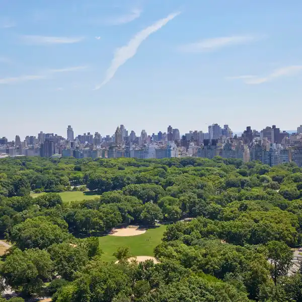 PARKFRONT ELEGANCE WITH ICONIC CITY VIEWS