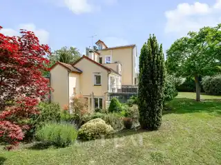 Sunlit Family Oasis with Garden and Terrace
