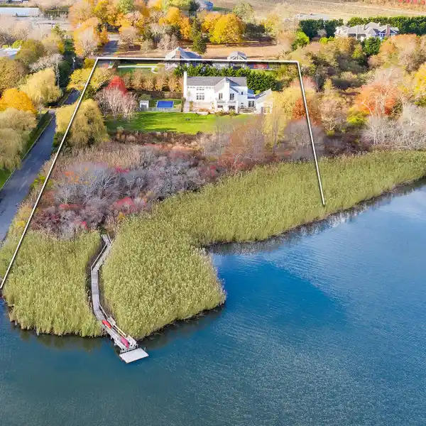 ARCHITECTURAL MASTERPIECE WITH BOAT DOCK