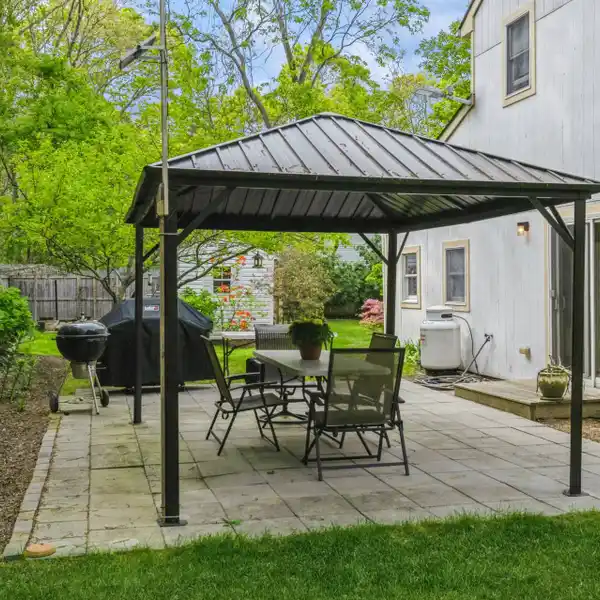 CLASSIC HAMPTONS CHARM WITH ENDLESS POTENTIAL
