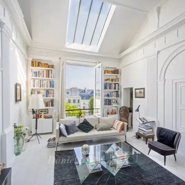 RARE AND MAGNIFICENT TOP FLOOR APARTMENT