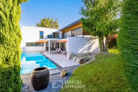 Modern Comfort in a Lush Setting