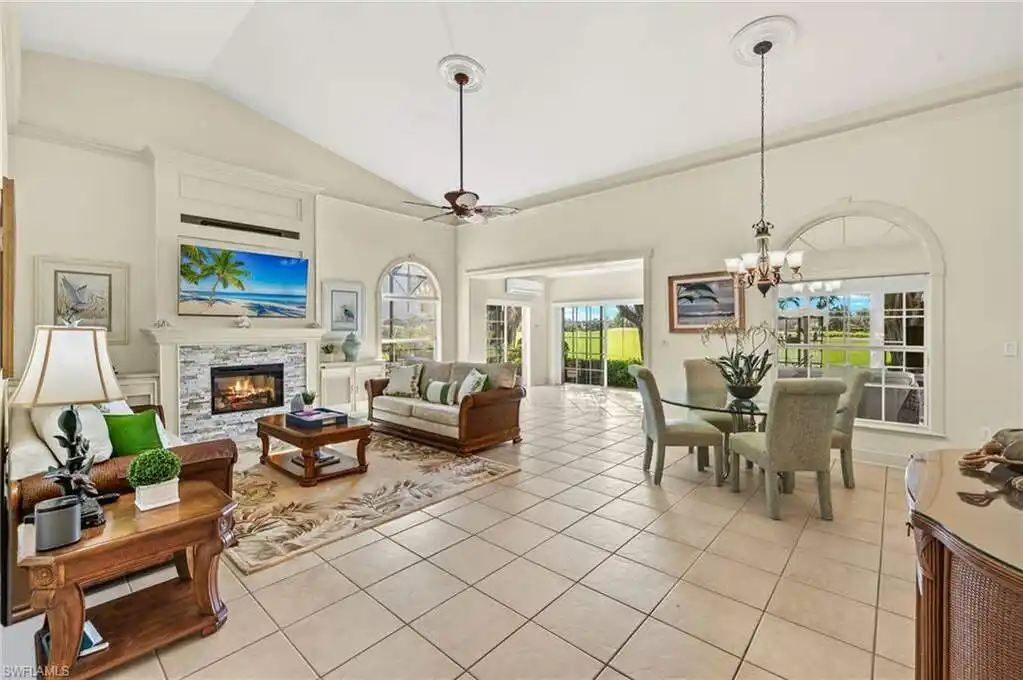 Welcoming Home with Expansive Views in Windstar on Naples Bay