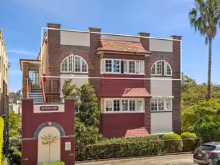 Top-Floor Apartment on the Coveted Cremorne Point
