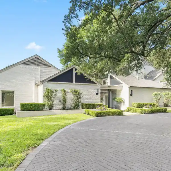 THOUGHTFULLY REIMAGINED AND IMPECCABLY STYLED RESIDENCE