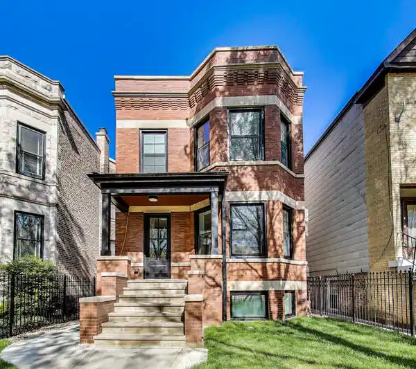 BEAUTIFULLY TRANSFORMED HOME IN NORTH CENTER