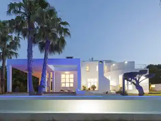 Modern Designer Retreat in El Bosque
