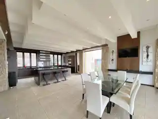 Spacious Family Retreat with Private Elevator
