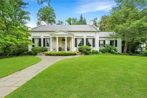 Timeless 1930s Elegance with Modern Touches