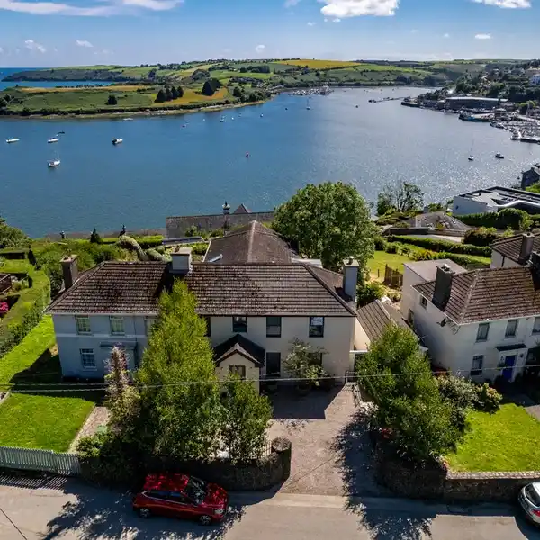 UNIQUE WATERFRONT PROPERTY IN EXCEPTIONAL LOCATION