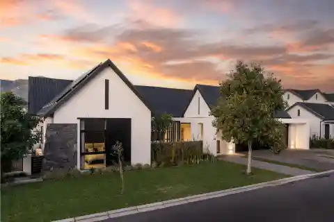 Luxury and Comfort in the Prestigious Val De Vie Estate