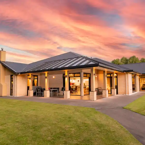 LUXURIOUS RETREAT WITH UNPARALLELED FEATURES