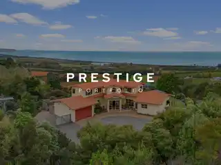 Stunning Hilltop Retreat with Panoramic Views